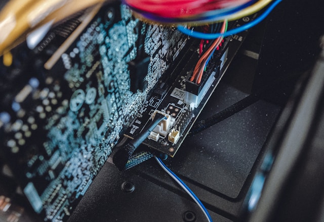 how to fix a broken monitor screen​